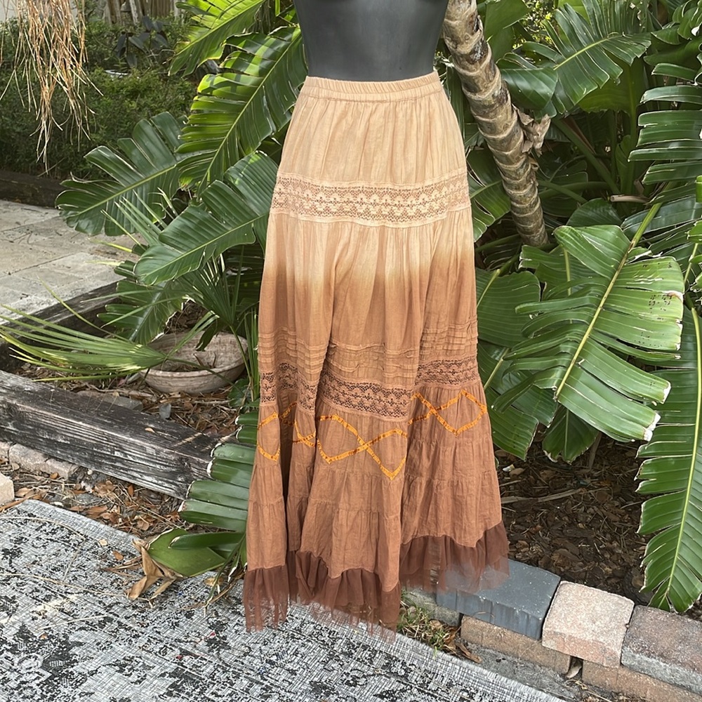 Ombré, cotton, tiered, appliqué, crochet, and ruffled skirt - Picture 3 of 7